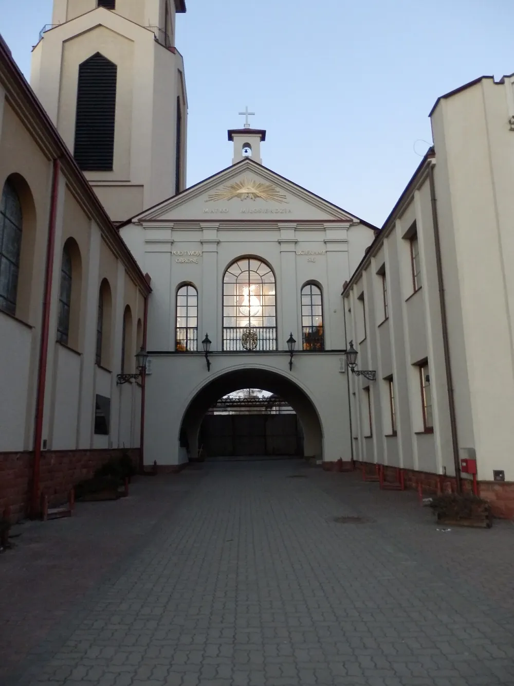 Matki Bożej Ostrobramskiej, Skarżysko-Kamienna, Skarżysko-Kamienna — exterior