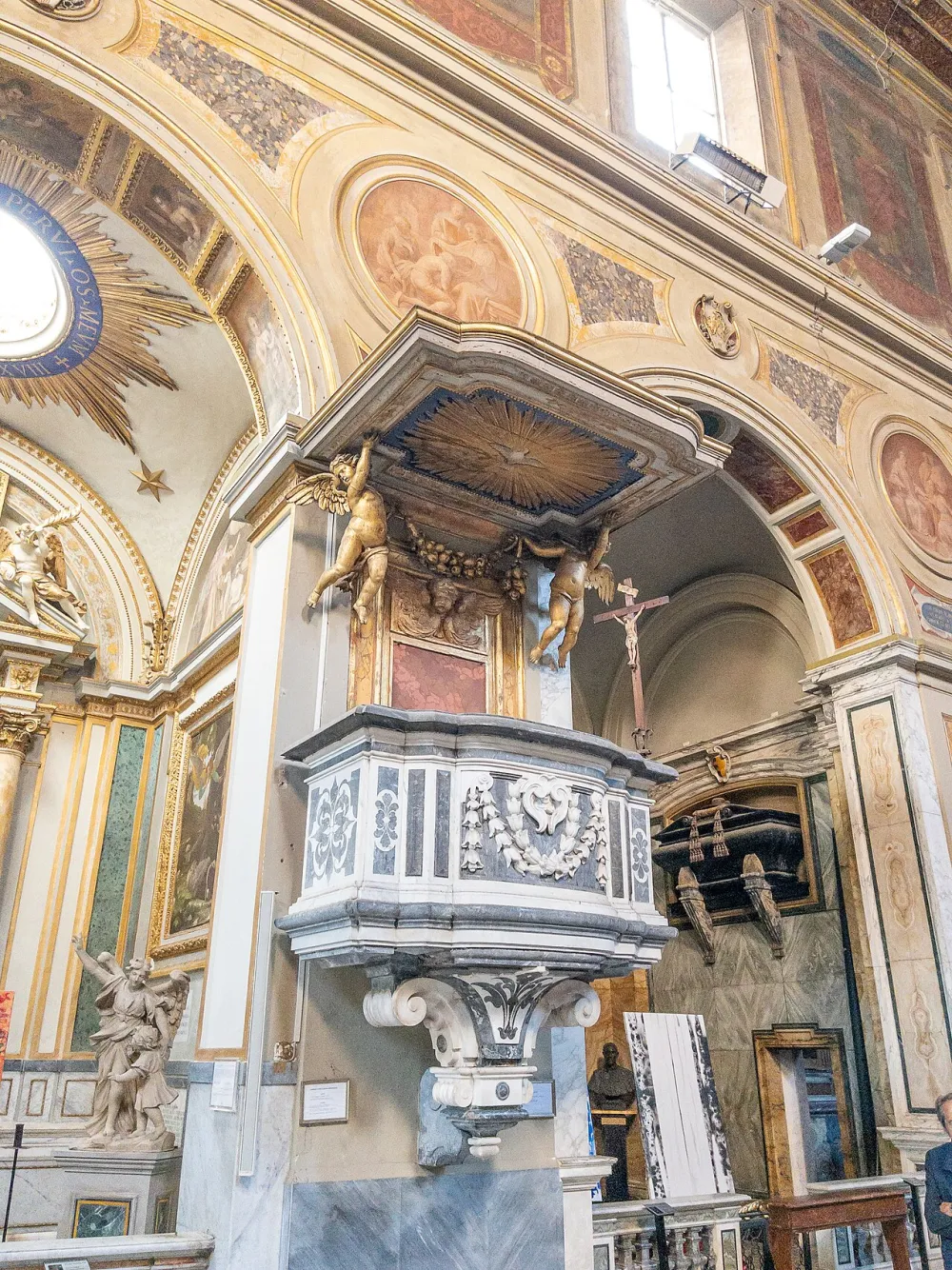 Basilica di San Lorenzo in Lucina (Roma), Roma — exterior
