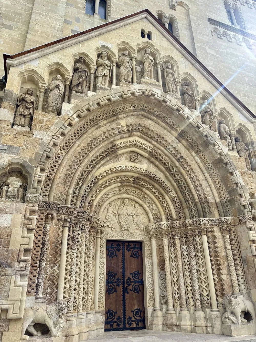 Jáki Szent György apátsági templom, Ják — exterior