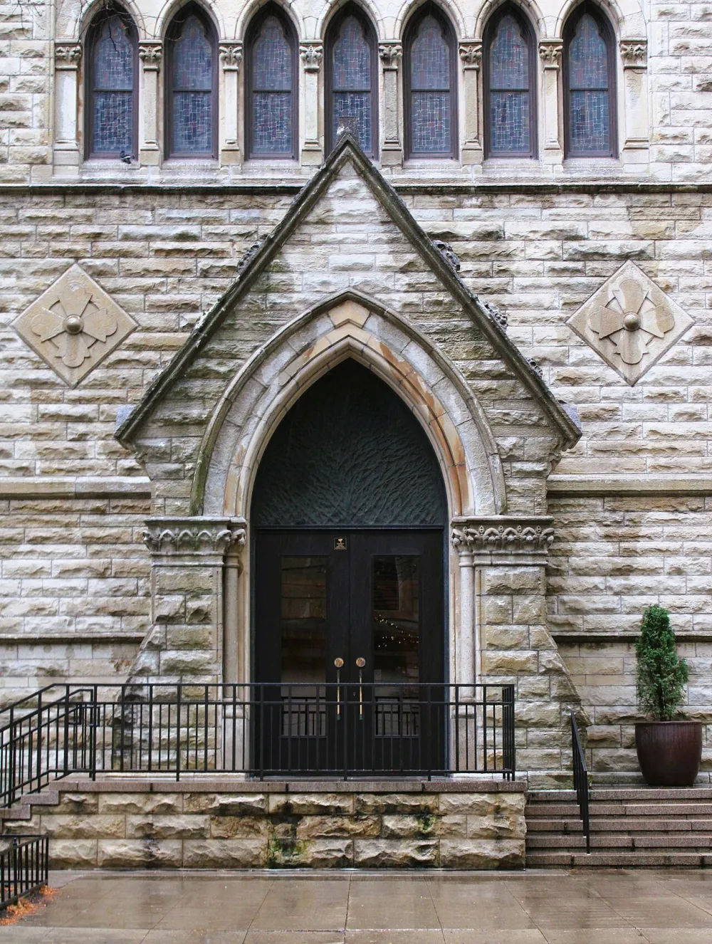 Holy Name Cathedral, Chicago — exterior