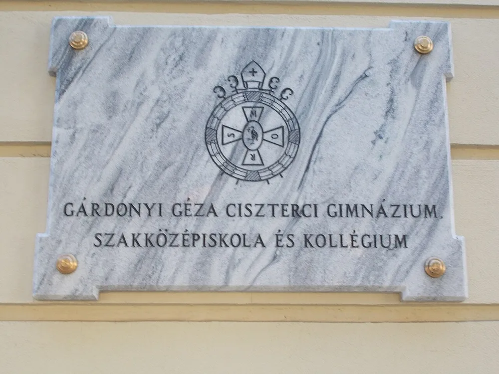 Szent Bernát Ciszterci Borgia Szent Ferenc templom, Eger — exterior