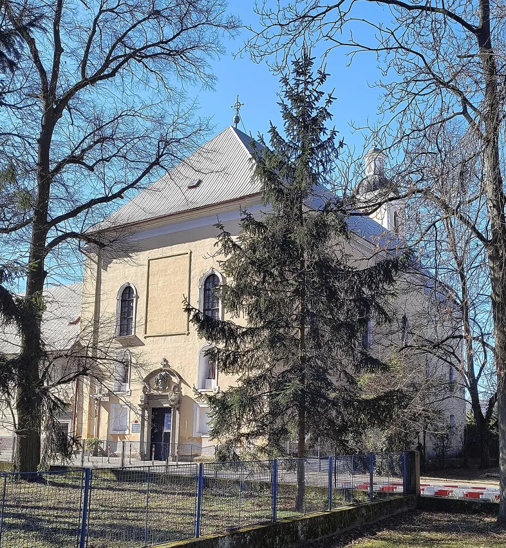 Farský kostol sv. Štefana Uhorského, Beckov — exterior