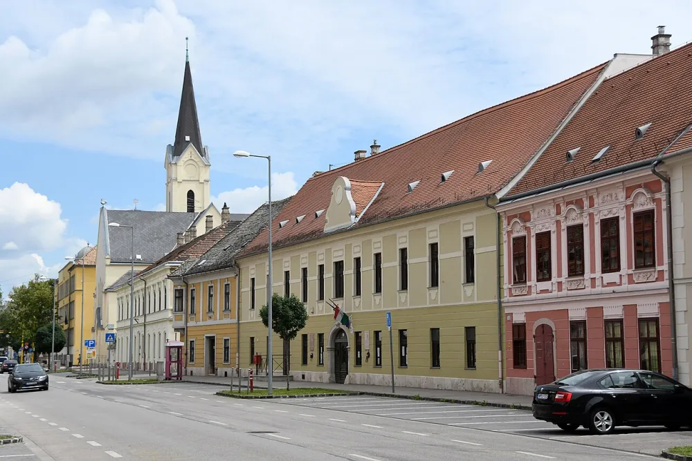 Újvárosi templom, Győr — exterior
