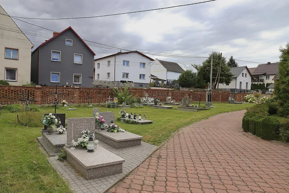 św. Nikazego i Chrystusa Króla, Węża, Węża — exterior