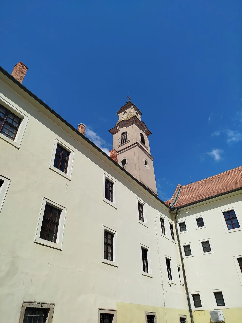 Kostol Sedembolestnej Panny Márie (františkánsky), Skalica — exterior