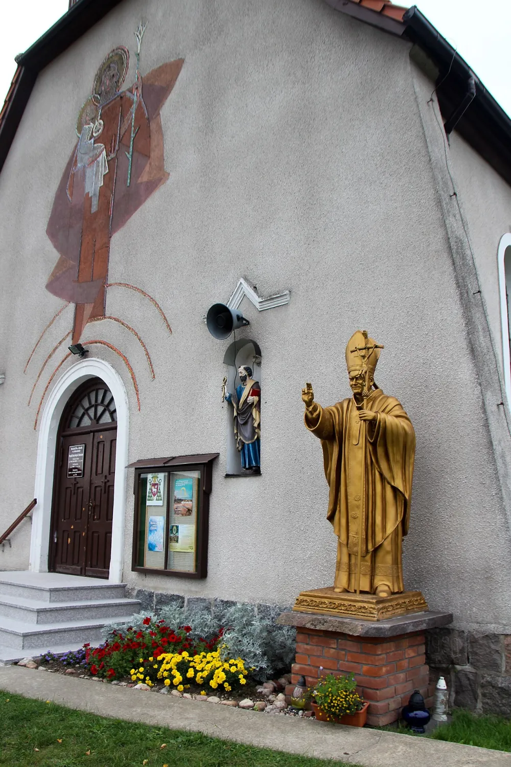 Św. Józefa i Matki Boskiej Częstochowskiej, Jedwabno, Jedwabno — exterior