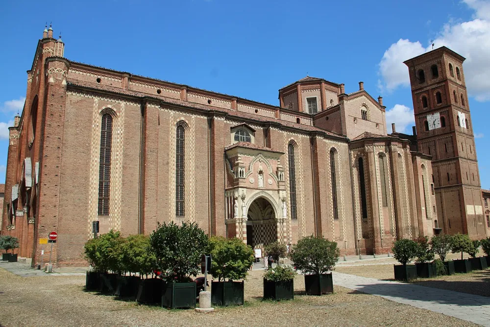 Cattedrale di Santa Maria Assunta, Asti — exterior