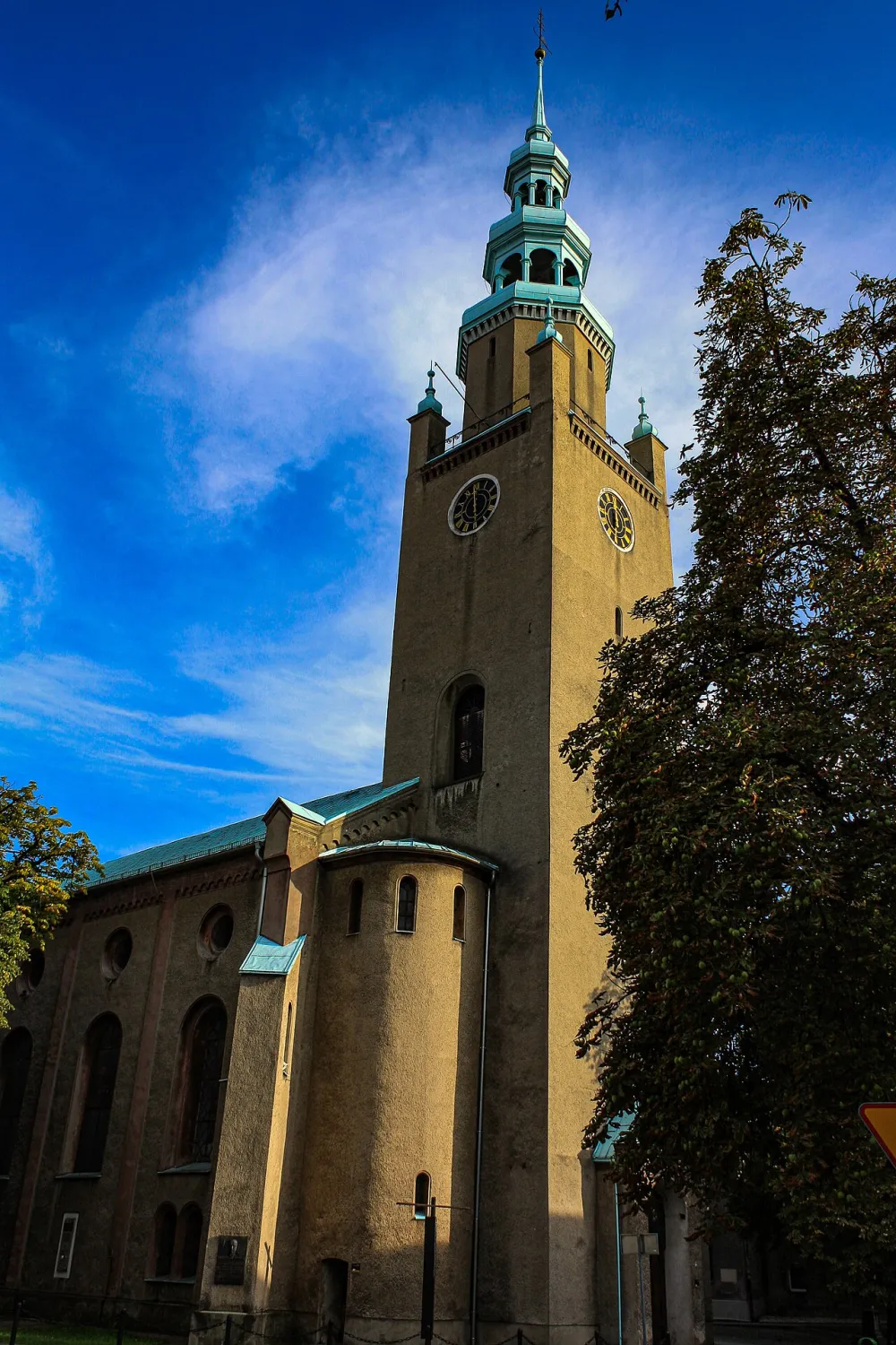 Św. Apostołów Piotra i Pawła, Tarnowskie Góry, Tarnowskie Góry — exterior
