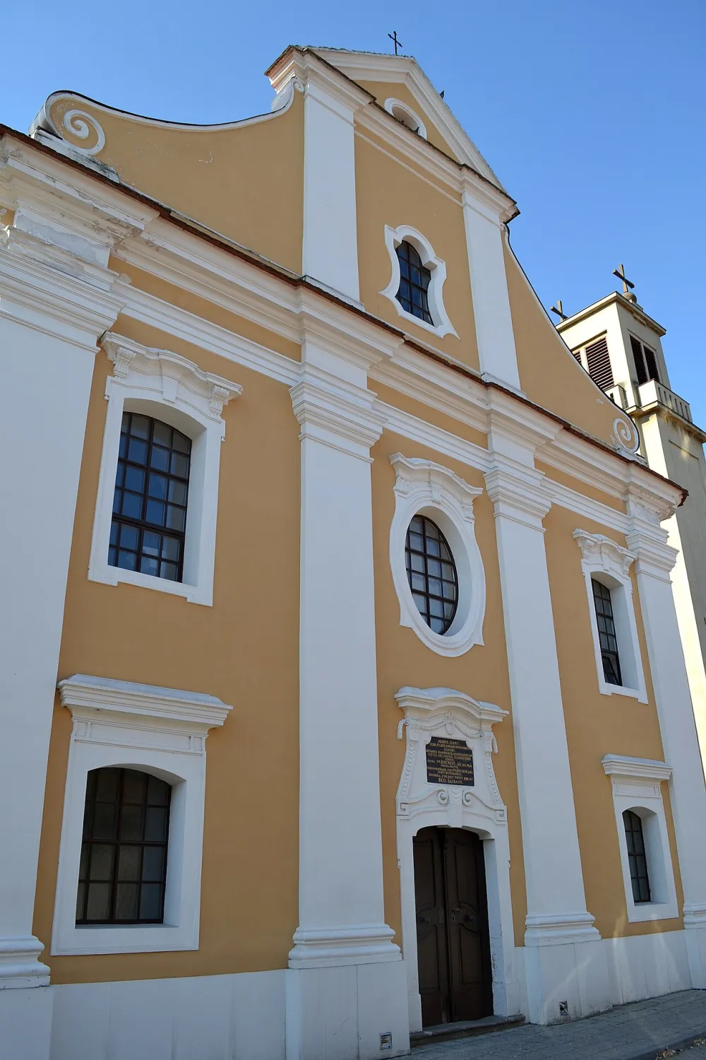 Farský kostol sv. Michala Archanjela, Skalica — exterior