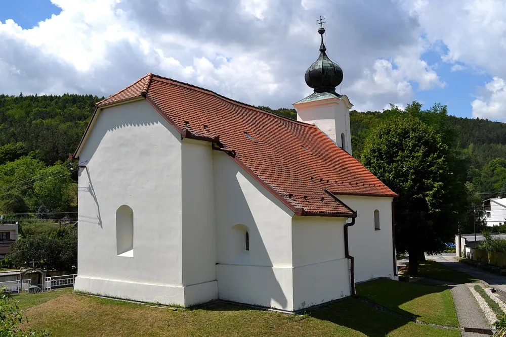 Farský kostol sv. Michala, archanjela, Modrová — exterior