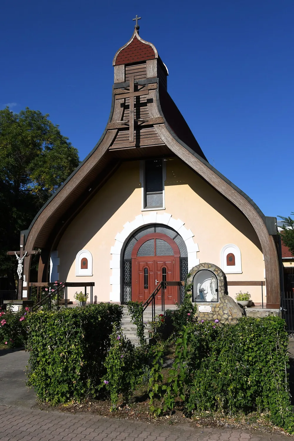 Szent Kereszt felmagasztalása templom, Iváncsa — exterior