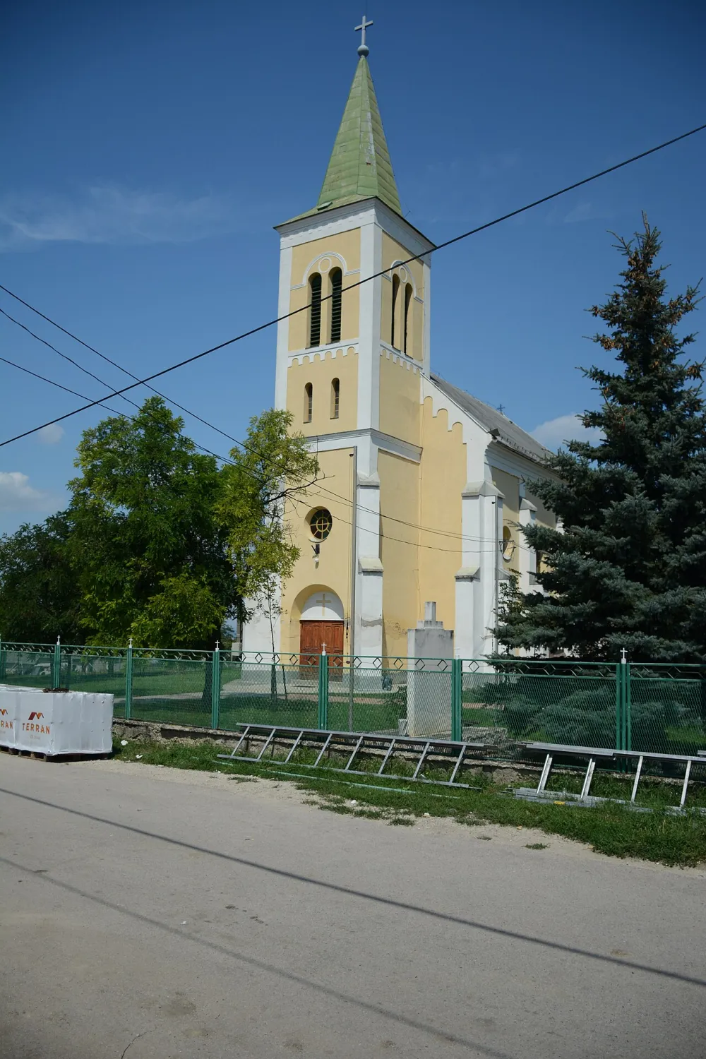 Nagyboldogasszony templom, Úrhida — exterior