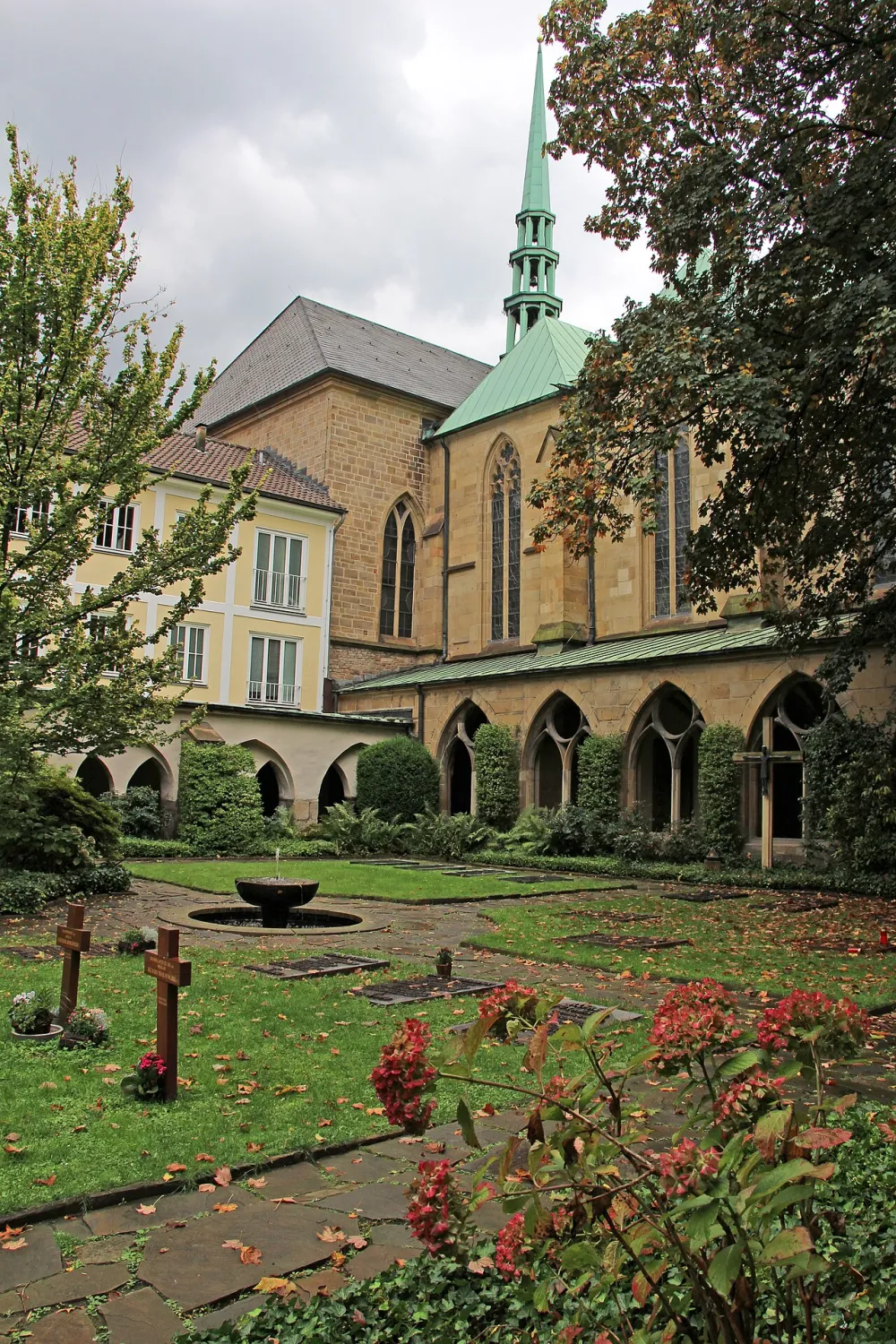 Essen Minster (Essener Dom), Essen — exterior