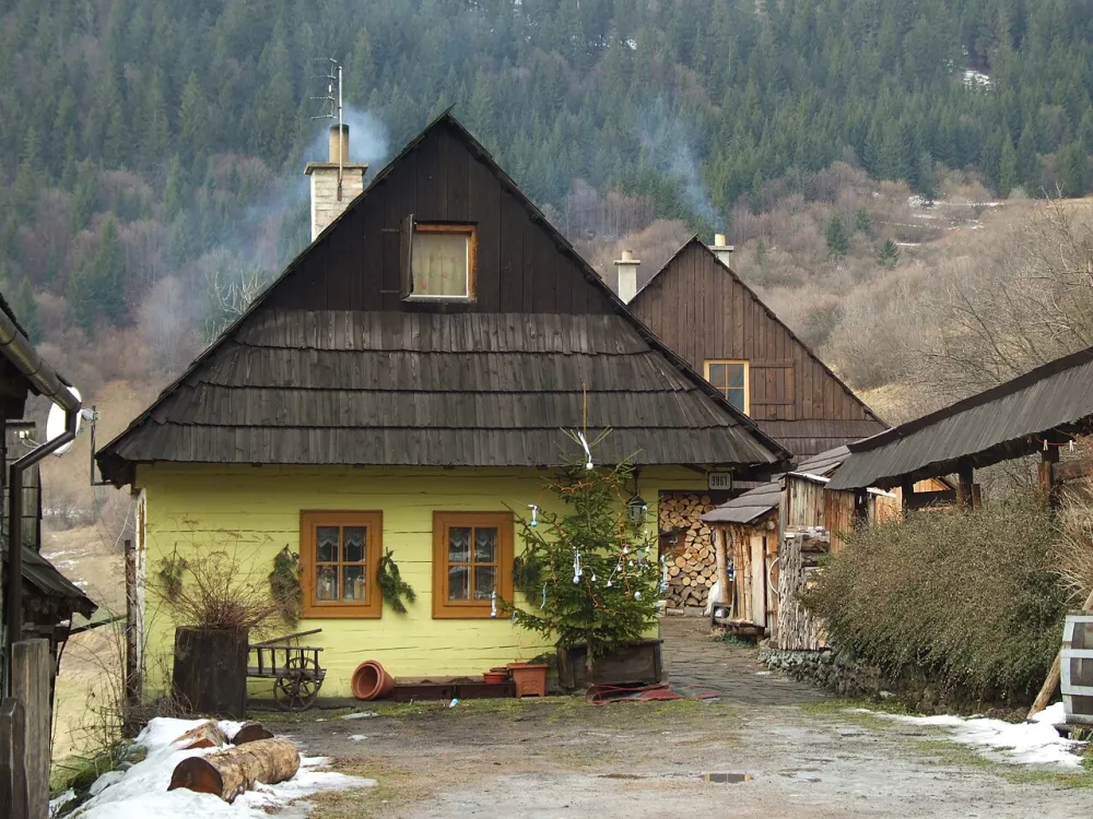Kostolík navštívenia Panny Márie (Vlkolínec), Ružomberok — exterior