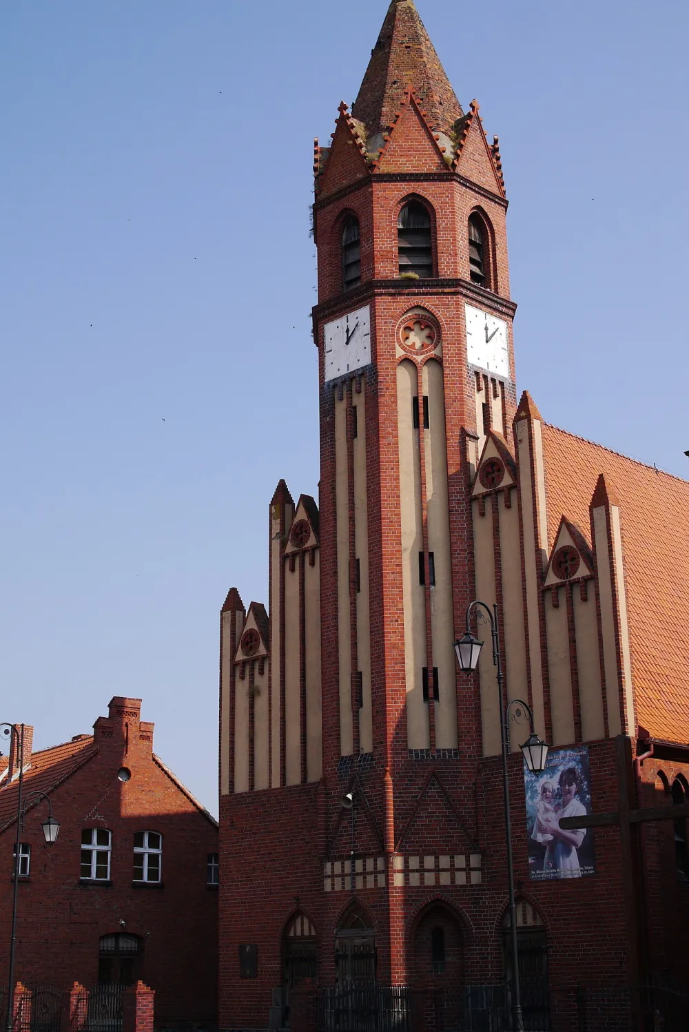 NMP Królowej Polski, Żnin, Żnin — exterior