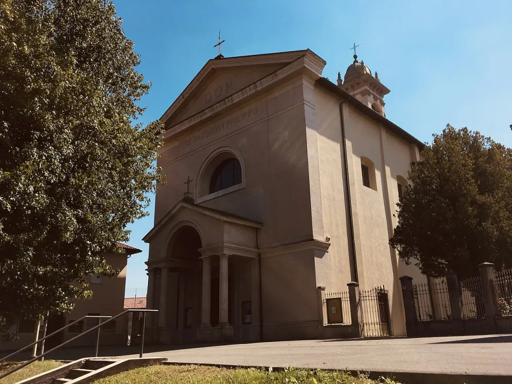 Chiesa dei Santi Giacomo e Filippo (Merone), Merone — exterior