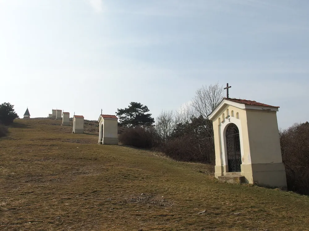 Farský kostol nanebovzatia Panny Márie (Kalvária, verbisti), Nitra — exterior