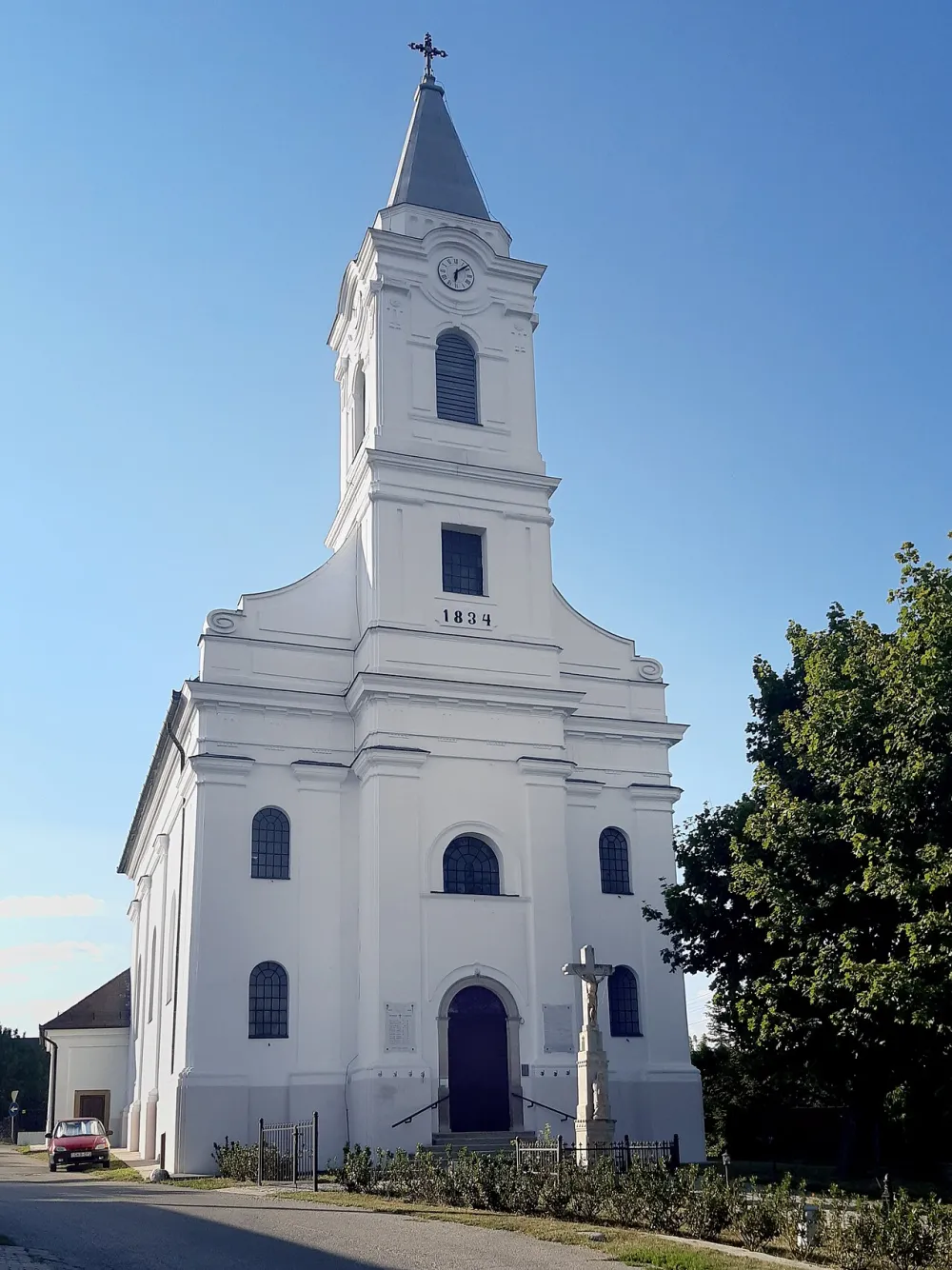 Szent László templom, Aszófő — exterior