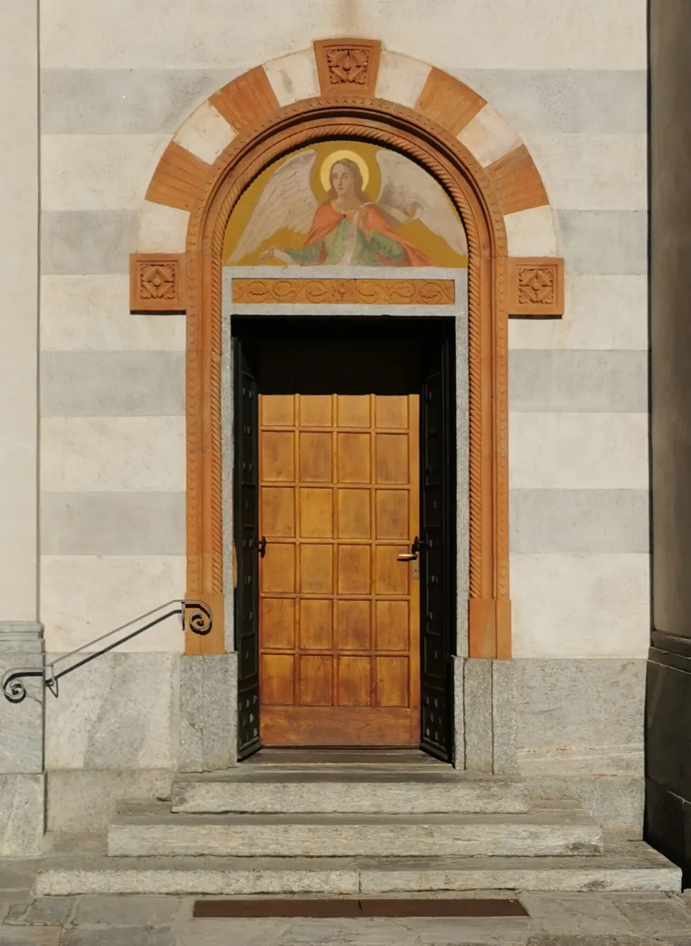 Chiesa di San Giovanni Evangelista (Mercallo), Mercallo — exterior