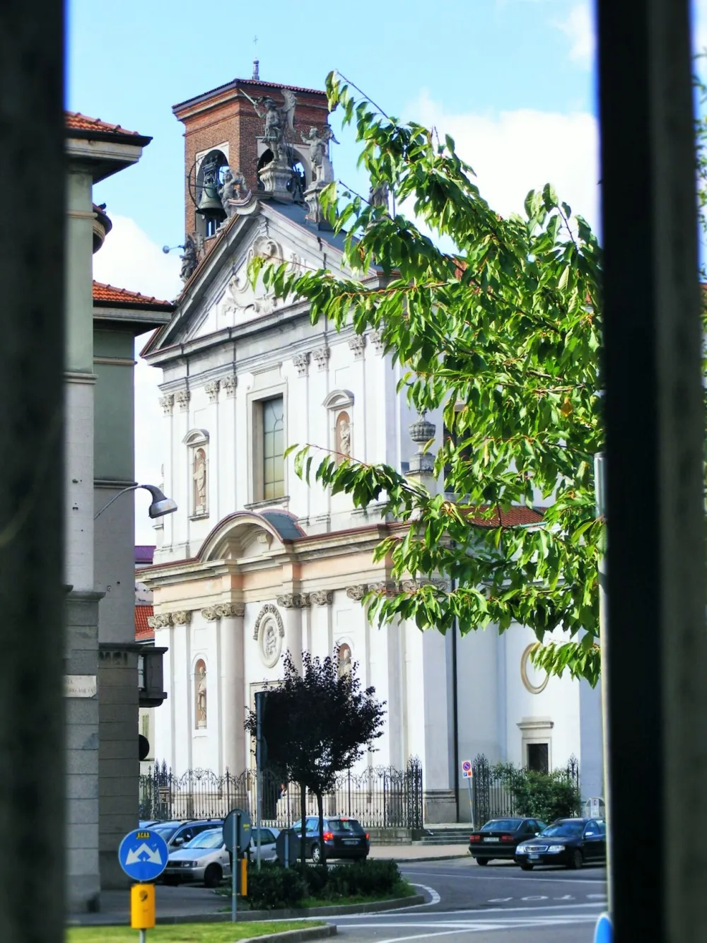Chiesa di San Michele Arcangelo (Busto Arsizio), Busto Arsizio — exterior