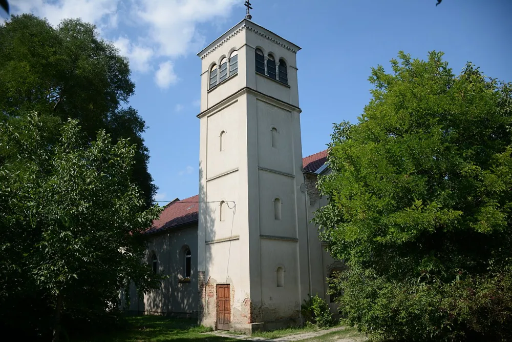 Krisztus Király-templom, Tác — exterior