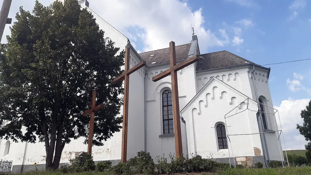 Szent István király-templom, Karancsság — exterior