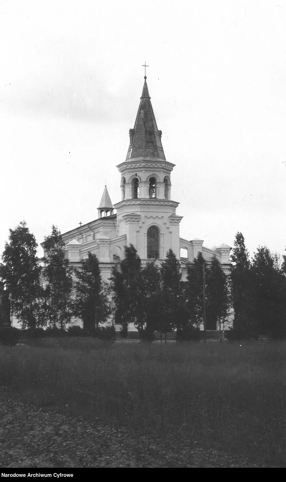 św. Apostołów Piotra i Pawła, Suwałki, Suwałki — exterior