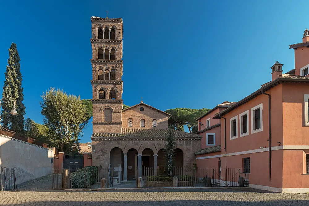 Chiesa di San Giovanni a Porta Latina, Roma — exterior