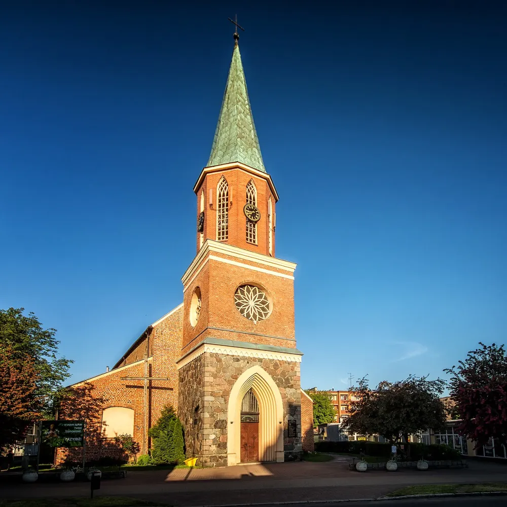 Najświętszego Serca Pana Jezusa, Łobez, Łobez — exterior