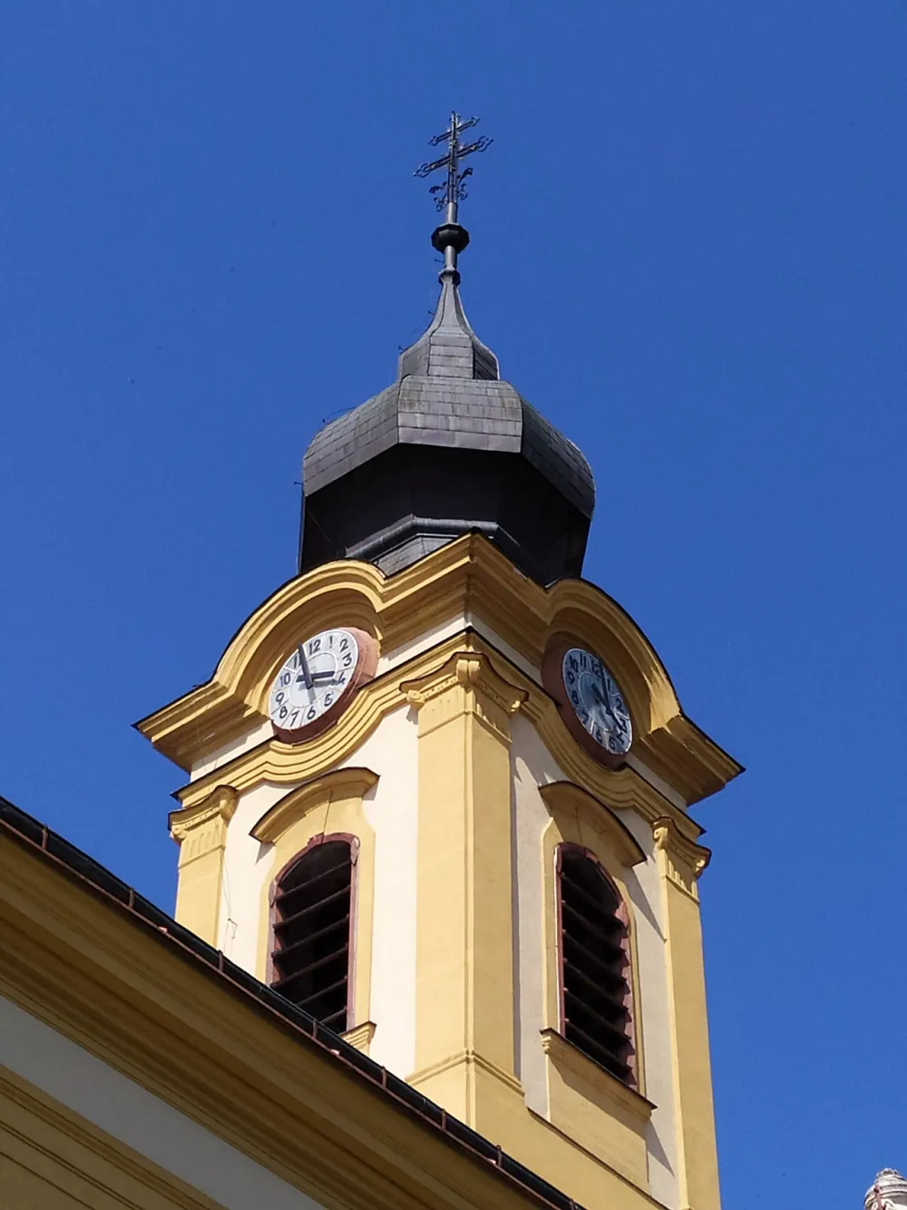 Farský kostol sv. Jána Krstiteľa, Sereď — exterior