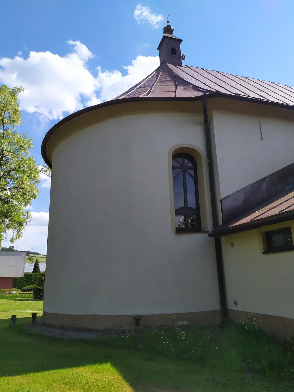 Farský kostol sv. Kataríny Alexandrijskej, Holumnica — exterior