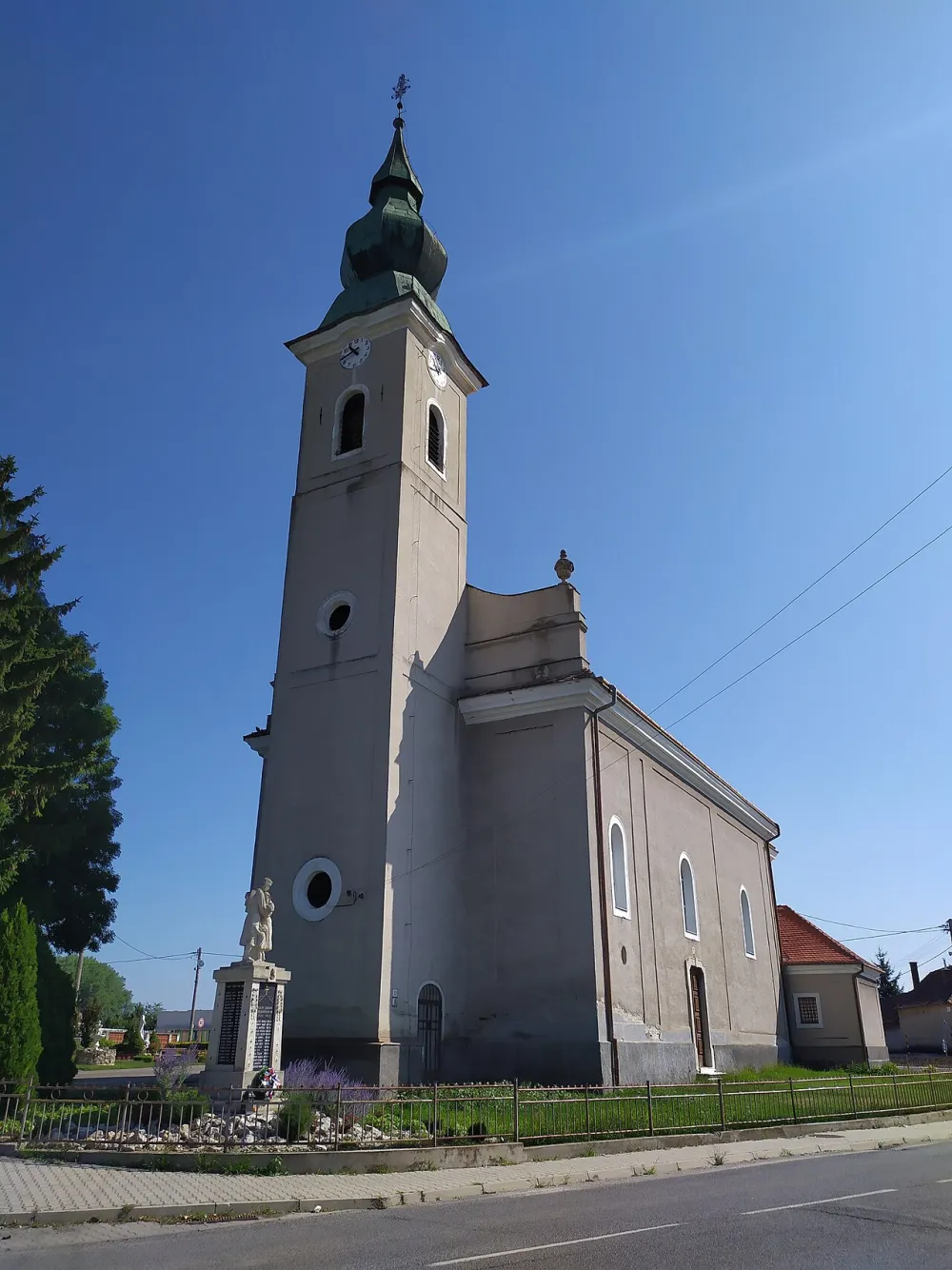 Farský kostol sv. Michala Archanjela, Šúrovce — exterior