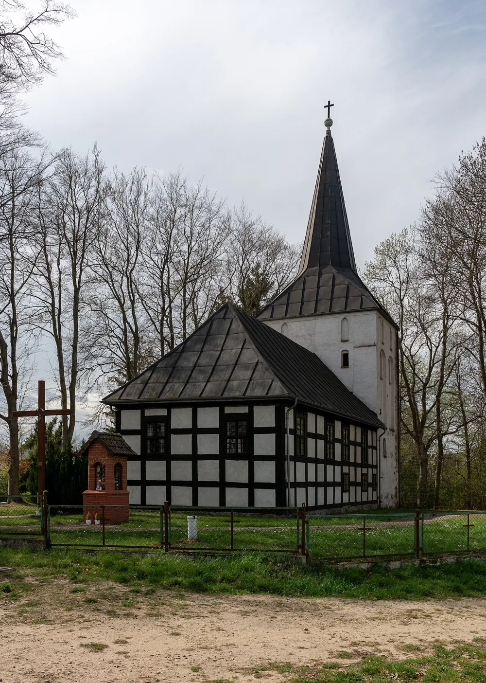 Św. Franciszka z Asyżu, Wytowno, Wytowno — exterior