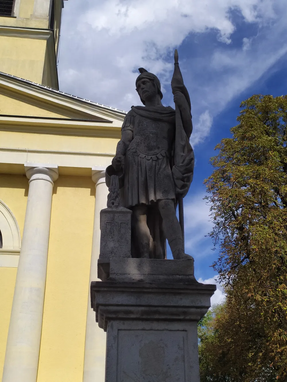 Farský kostol sv. Margity Antiochijskej, Šaľa — exterior