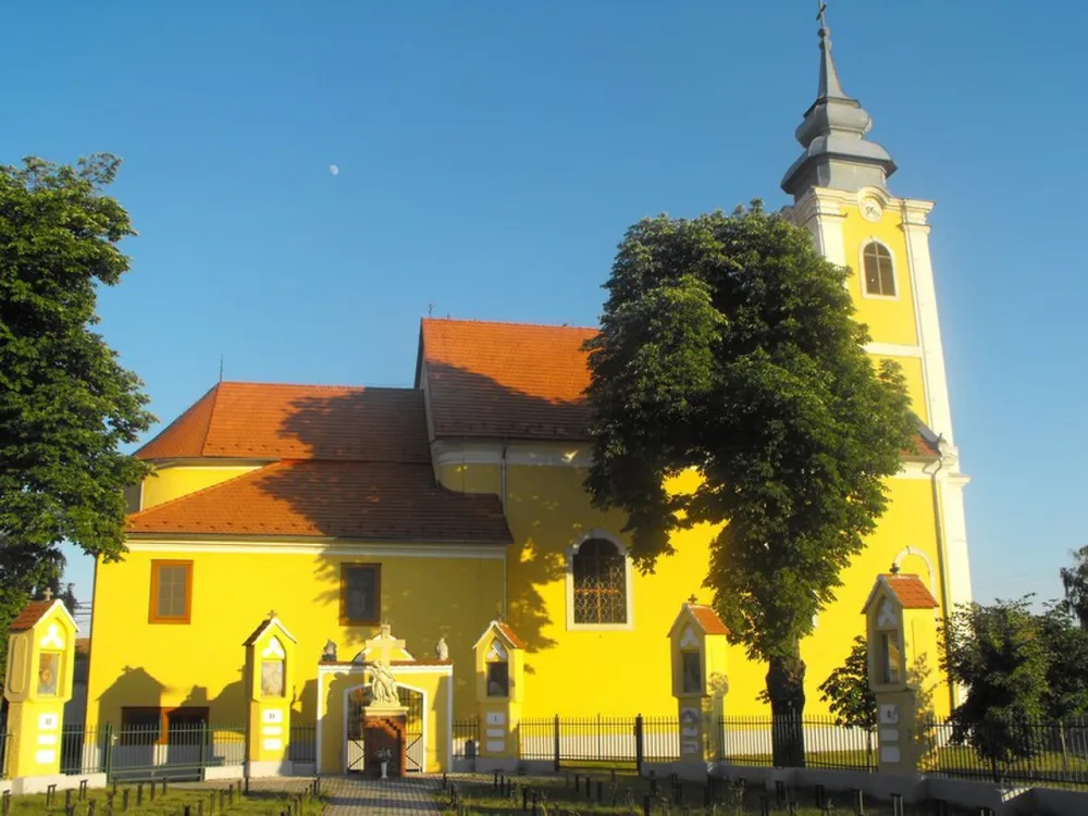 Nagyboldogasszony templom, Osli — exterior