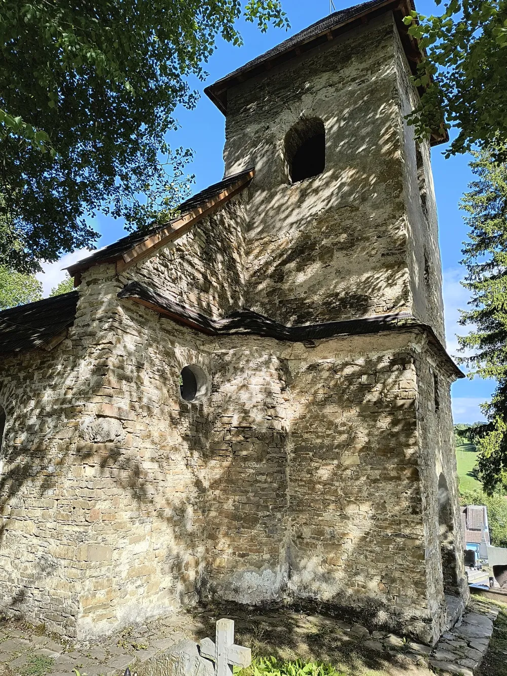 Farský kostol nanebovzatia Panny Márie, Zázrivá — exterior
