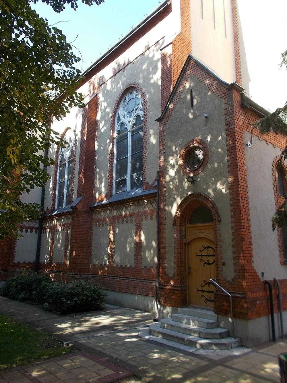 Szent István király templom, Dunaharaszti — exterior