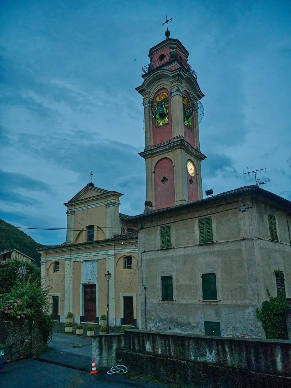 Chiesa di Santa Maria Assunta (Borgo Fornari, Ronco Scrivia), Ronco Scrivia — exterior