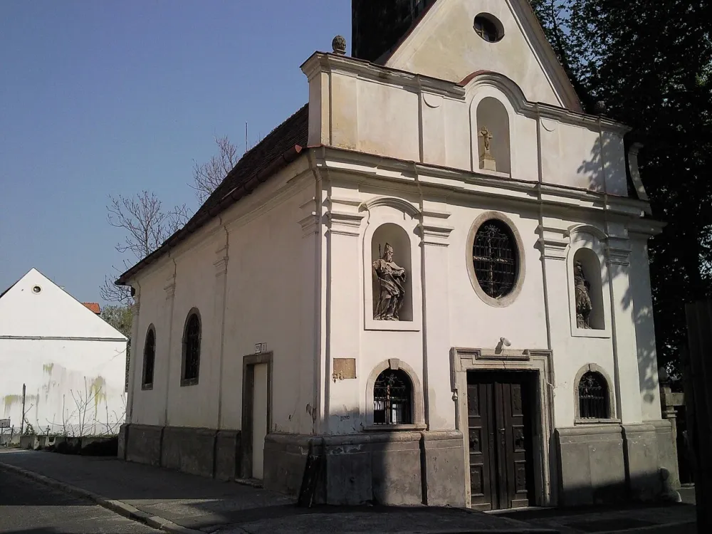 Kostol Najsvätejšej Trojice (Podhradie), Bratislava — exterior