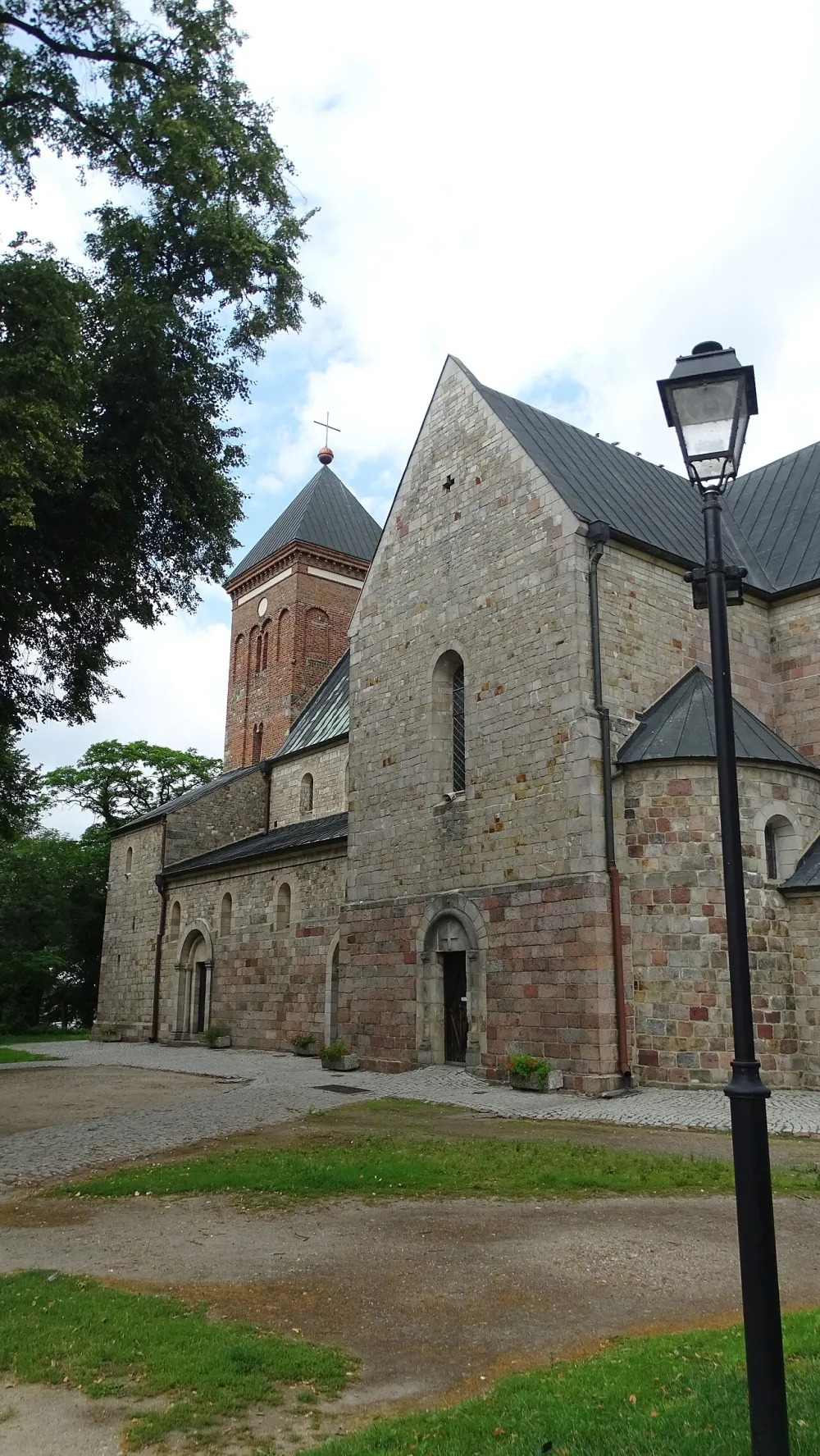 Św. Apostołów Piotra i Pawła, Kruszwica, Kruszwica — exterior