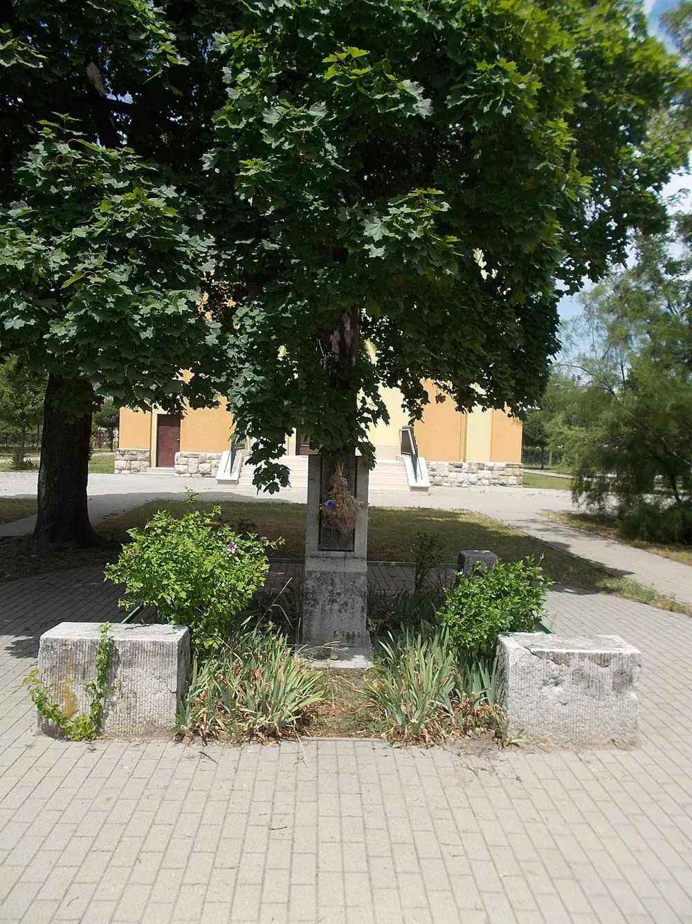 Szent Borbála Bányásztemplom, Dorog — exterior