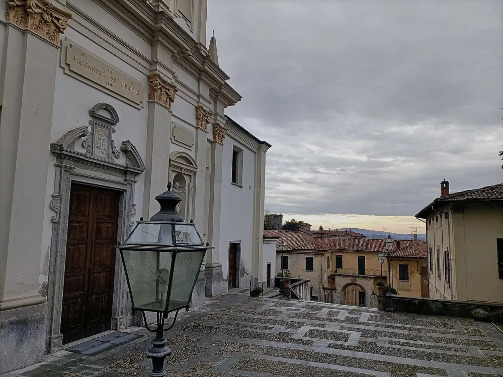 Chiesa dei Santi Martiri Alessandro e Tiburzio (Besozzo), Besozzo — exterior