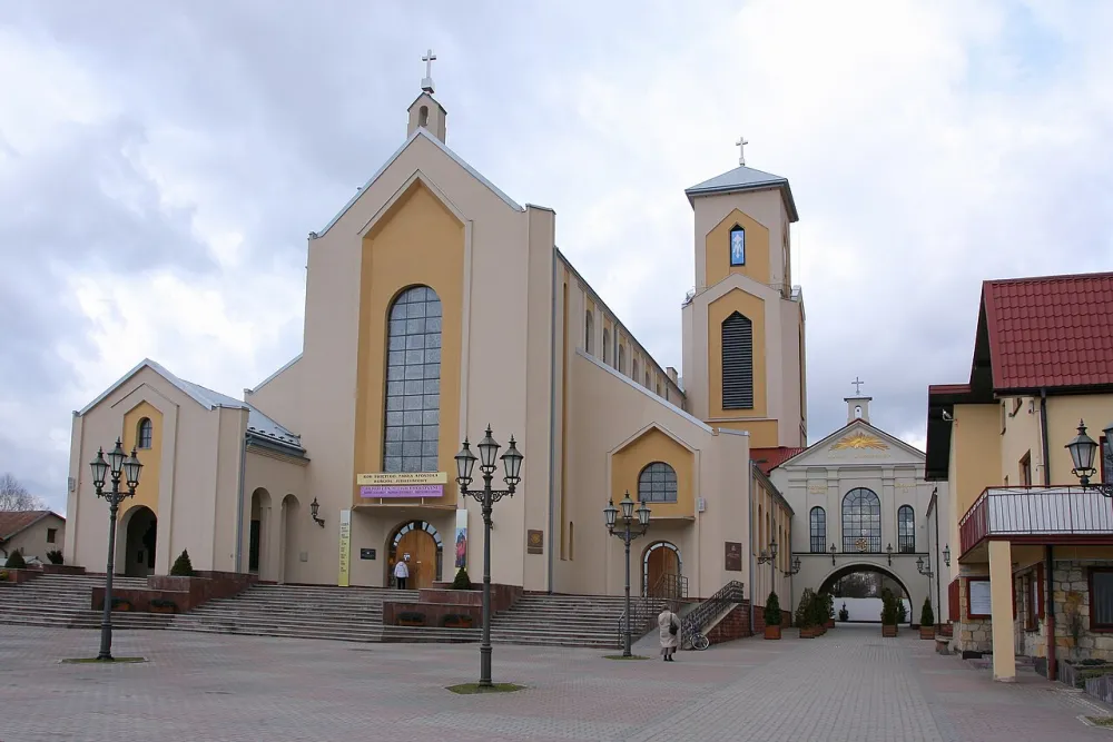 Matki Bożej Ostrobramskiej, Skarżysko-Kamienna, Skarżysko-Kamienna — exterior