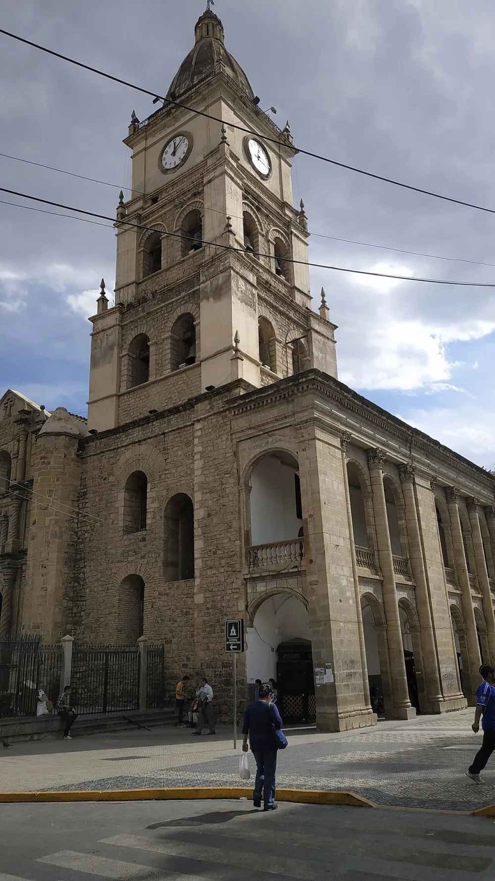 Catedral Metropolitana de San Sebastián, Cochabamba — exterior