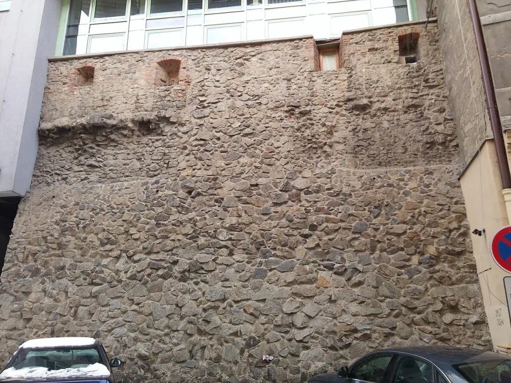Kaplnka Ducha Svätého (cirk. gymnázium, Nedbalova), Bratislava — exterior