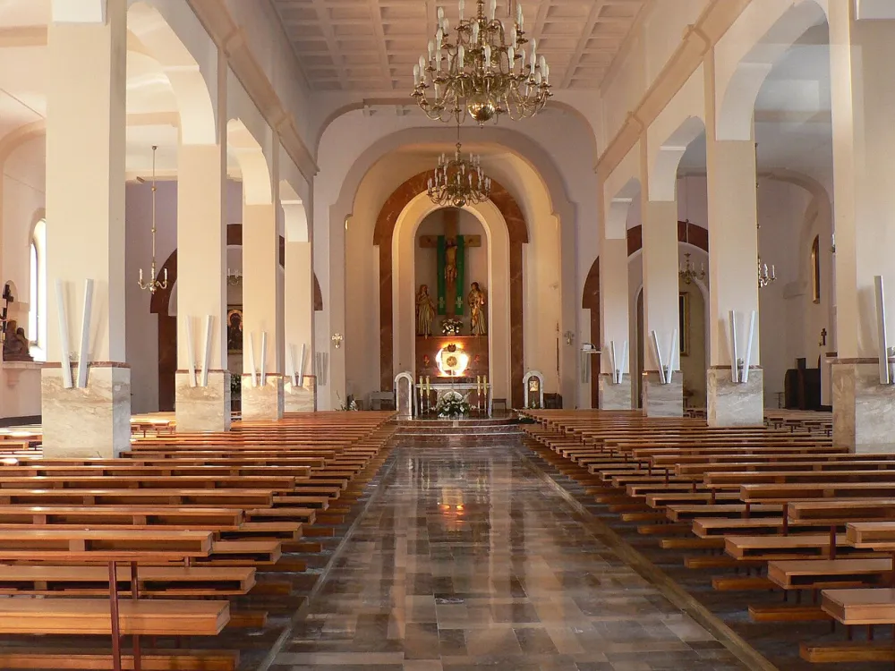 Matki Bożej Częstochowskiej, Piastów, Piastów — exterior