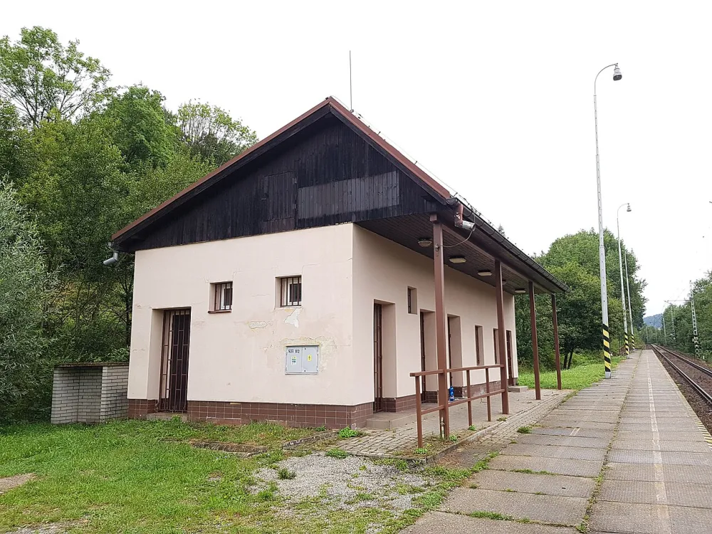 Kaplnka povýšenia Svätého kríža (Kudlov), Skalité — exterior