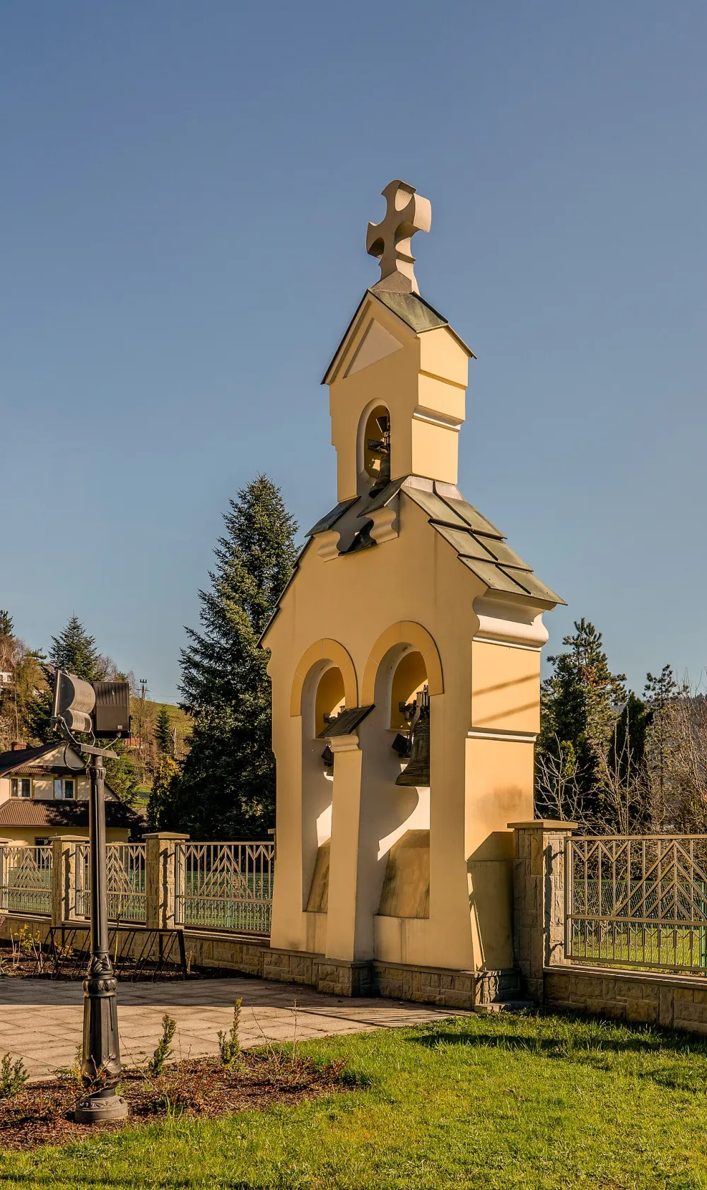 Najświętszej Maryi Panny Królowej Polski, Stróża, Stróża — exterior