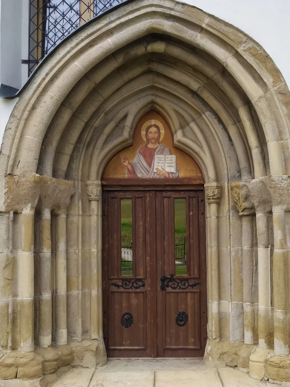 Kostol narodenia Pána, Krížová Ves — exterior
