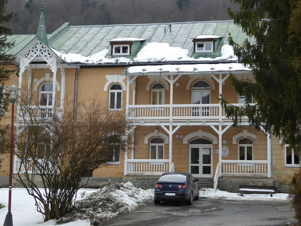 Kostol povýšenia Svätého kríža (kúpele), Bardejov — exterior